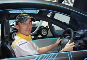 Injured Kubica working hard to return